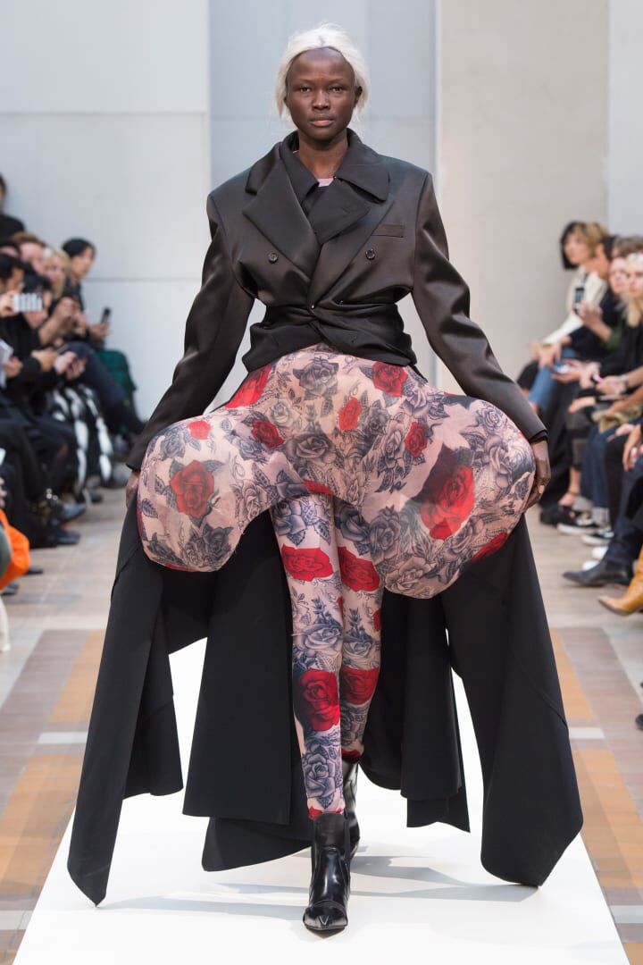 Comme Des Garçons không bao giờ tự giới hạn mình trong một chiếc hộp