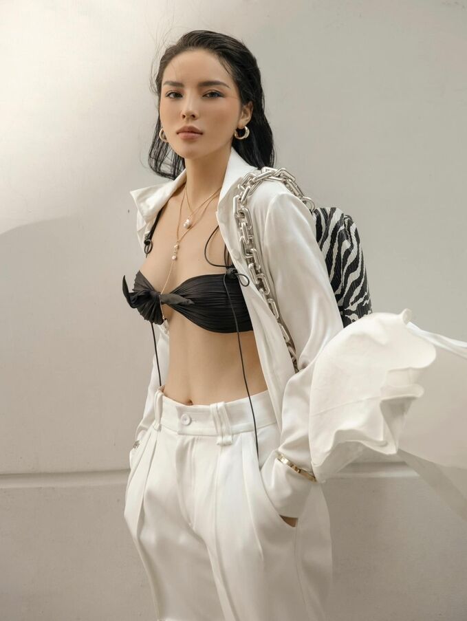 Ngày hè, mix&match bra top đẹp như sao Việt