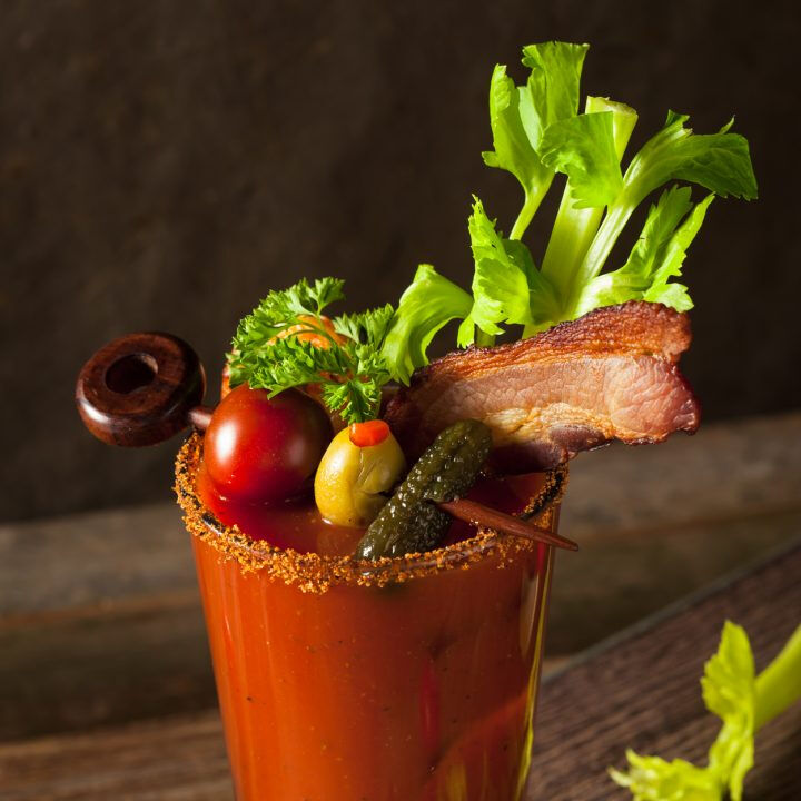 Cocktail Bloody Caesar có mùi khá nặng. Chính vì vậy, du khách chỉ nên nhấp một ngụm nhỏ để quen dần với hương vị này.