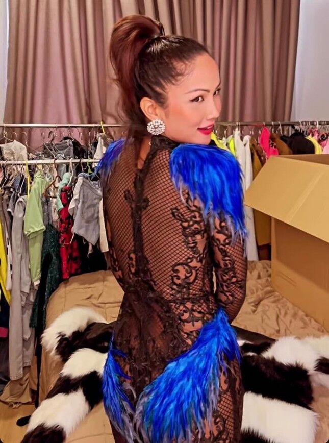 Chiếc váy “xấu lạ” mà hoa hậu H'Hen Niê chưa diện ở Miss Universe 2018-3