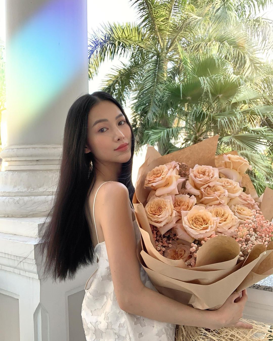 Mặc đẹp như Hoa hậu: HH Phương Khánh có 1001 kiểu váy áo bánh bèo, diện vào vừa sang, vừa sexy khó tả - Ảnh 1.