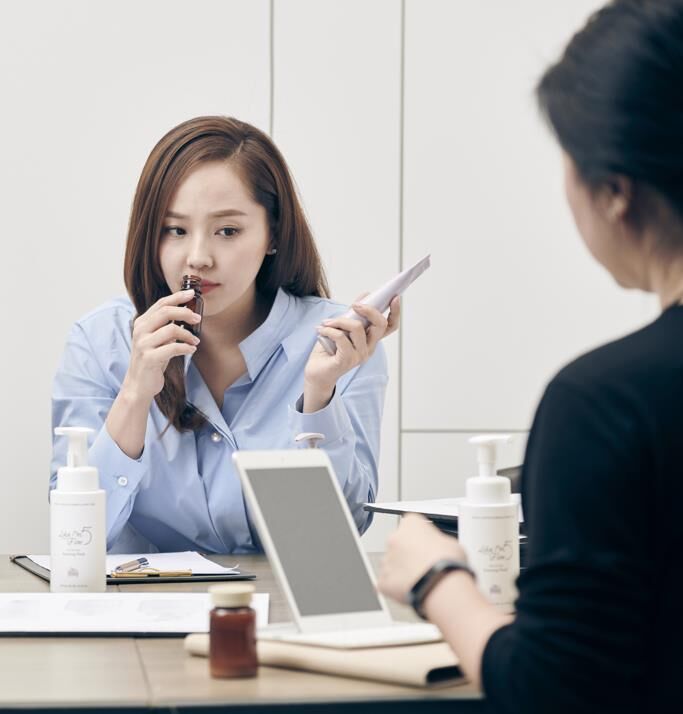 Đa tài như huyền thoại sắc đẹp Kpop Eugene: Ca sĩ, diễn viên và còn là nhà sáng lập của một thương hiệu nổi danh xứ kim chi - Ảnh 3.