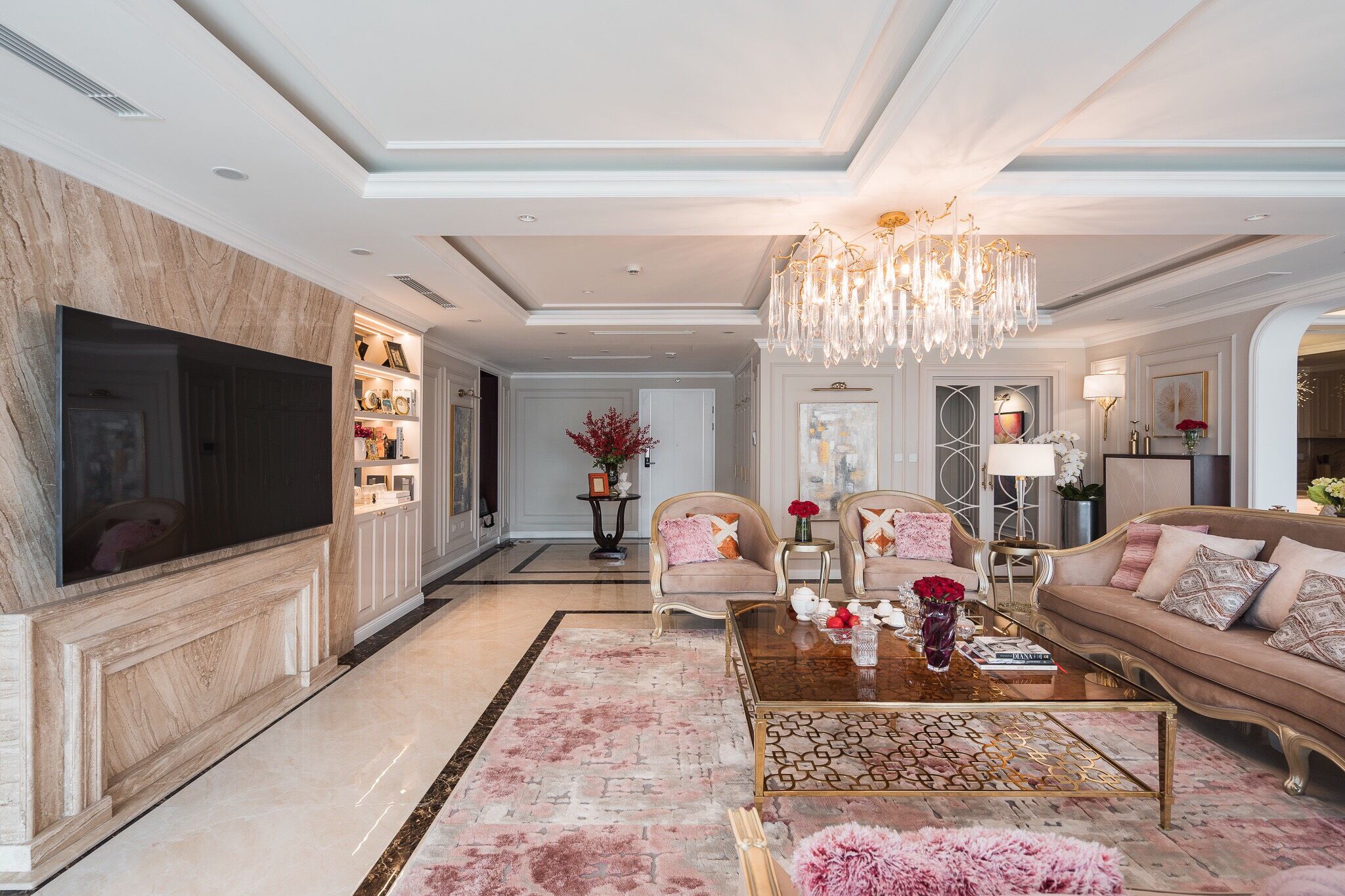 Biệt thự trên không rộng 300m2 của vợ chồng Hà Nội: Giá trị 13 tỷ đồng, phong cách tân cổ điển vừa sang vừa hút mắt - Ảnh 3.