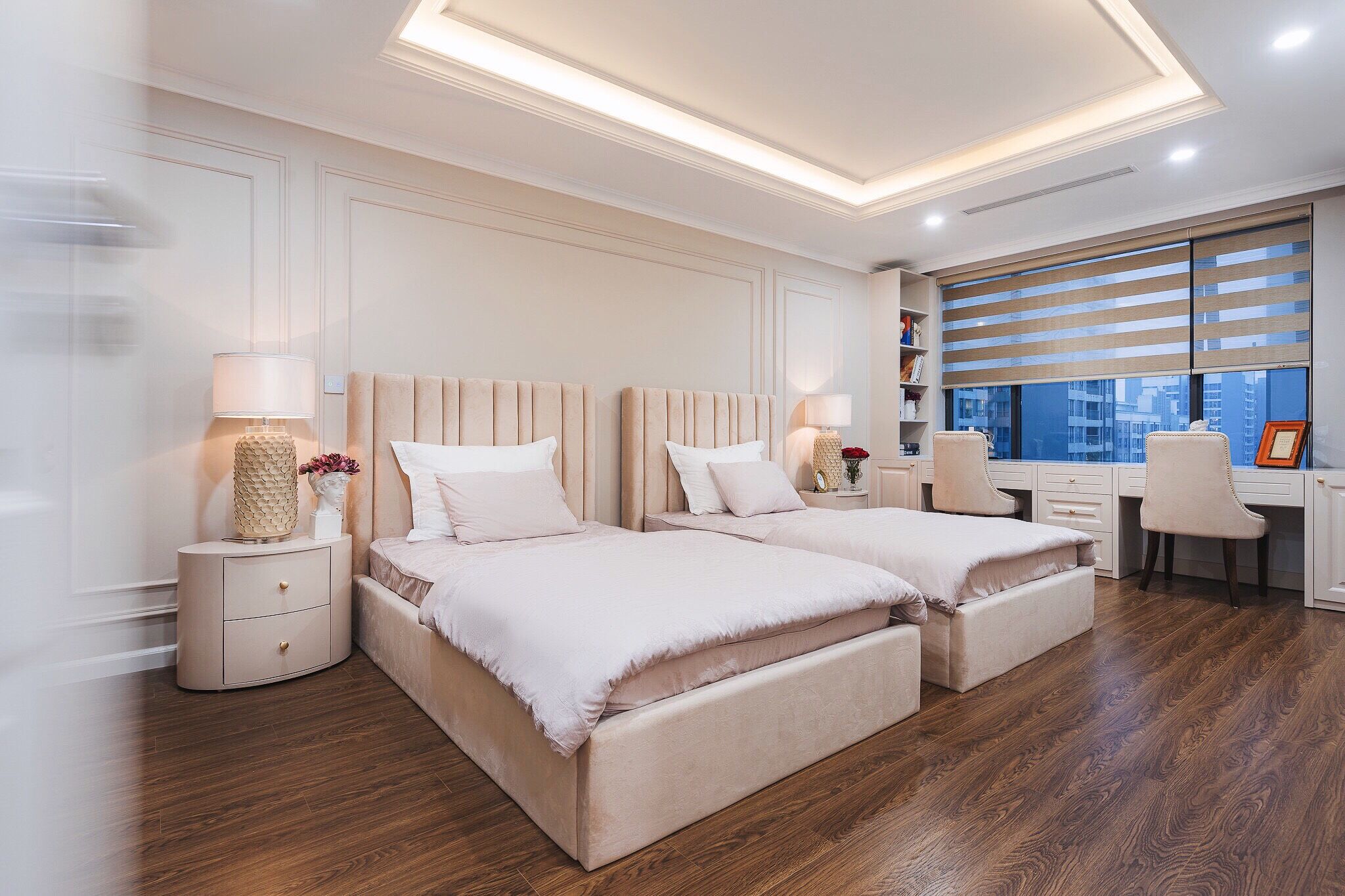 Biệt thự trên không rộng 300m2 của vợ chồng Hà Nội: Giá trị 13 tỷ đồng, phong cách tân cổ điển vừa sang vừa hút mắt - Ảnh 10.