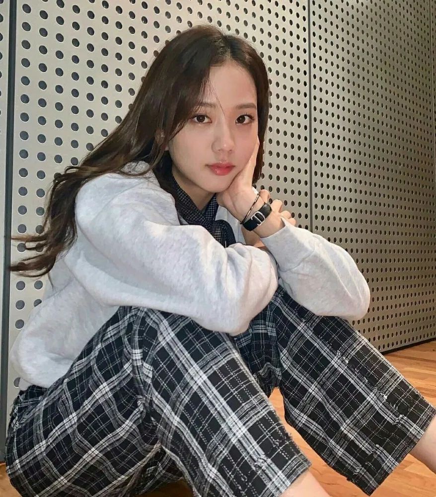Là người thuộc Gen Y nhưng Jisoo lại có cả tá bí mật giống Gen Z-2