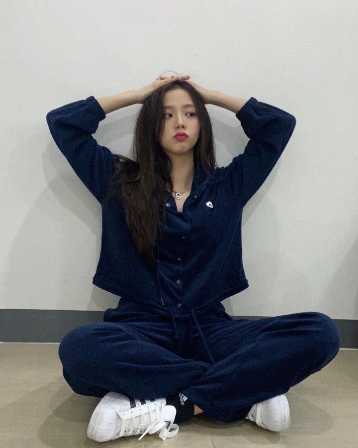 Là người thuộc Gen Y nhưng Jisoo lại có cả tá bí mật giống Gen Z