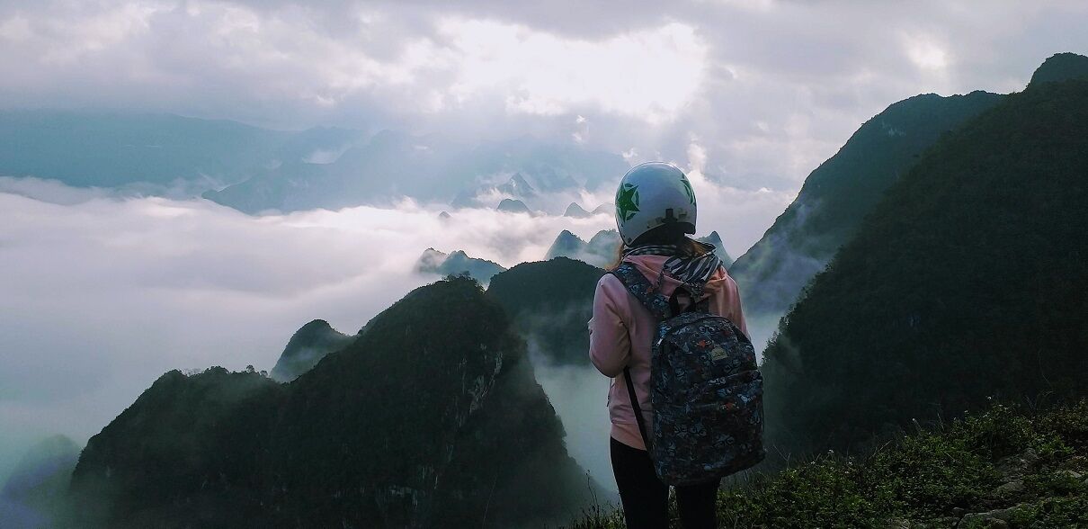 Lặng ngắm Mã Pí Lèng ngày mây phủ