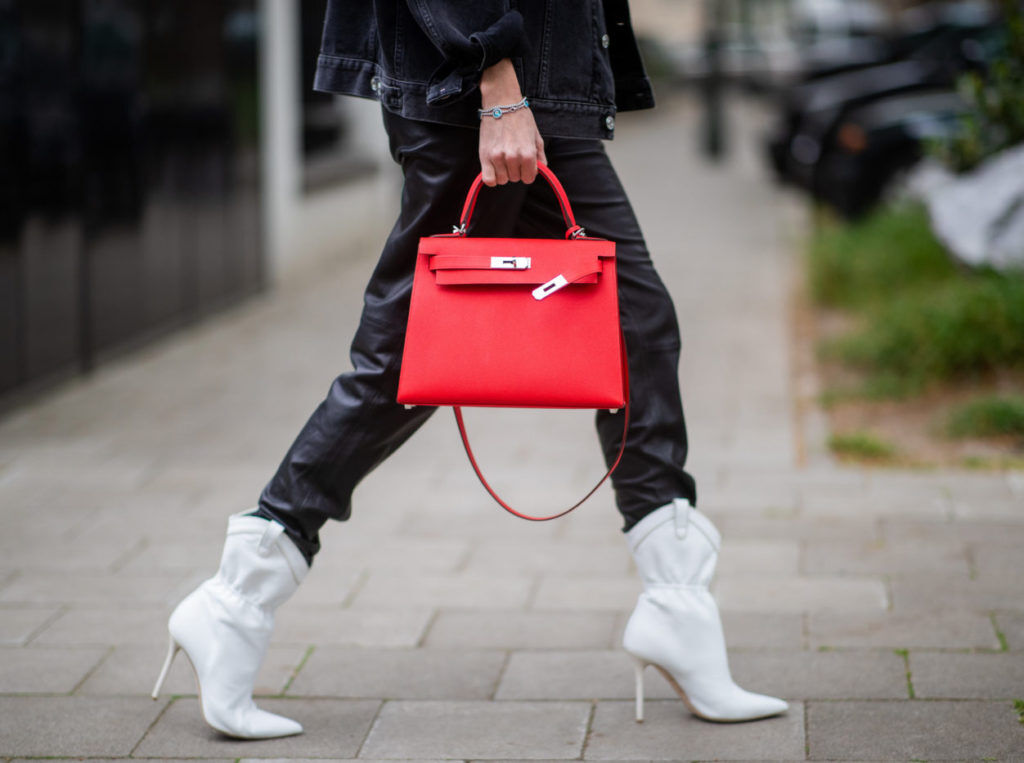 Cùng với Birkin, túi xách Kelly trở thành những thiết kế đặc trưng của Hermès.