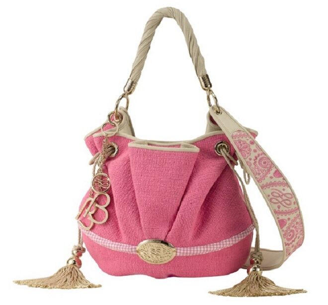 BB Bag được làm từ vải tweed và chất liệu giả da vì Brigitte Bardot phản đối việc sử dụng da động vật cũng như lông vũ