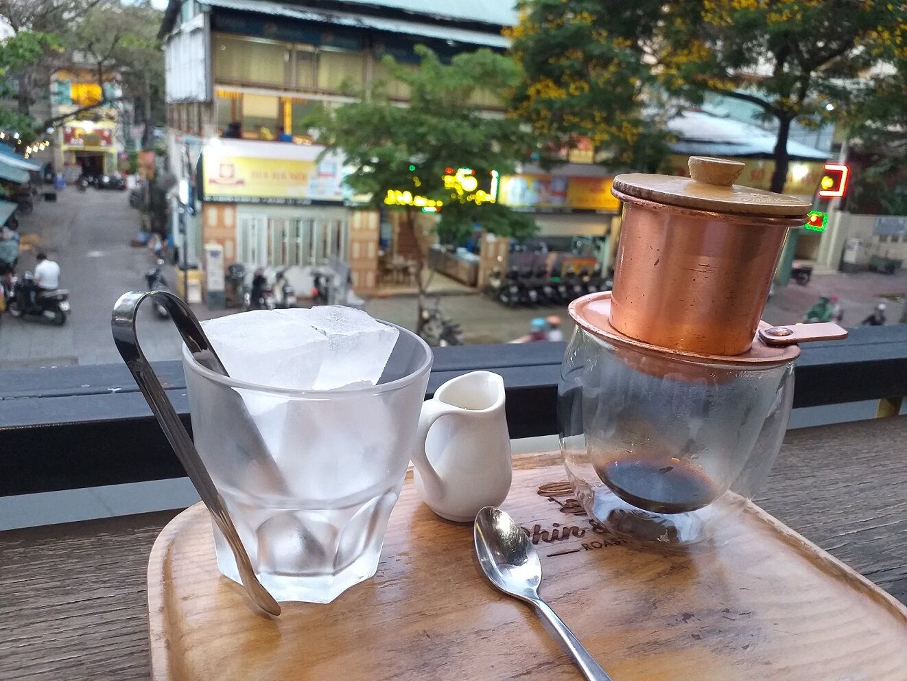 Sài Gòn: Hẹn nhau hết dịch mình cà phê nha! - 6
