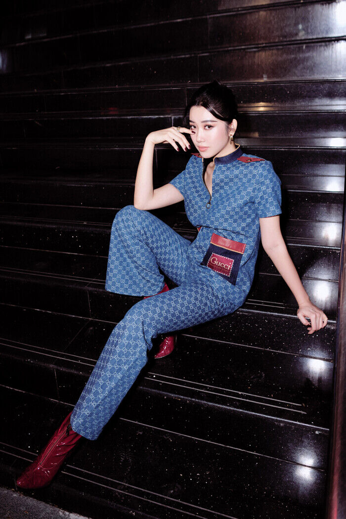 Thúy Ngân khác lạ với set đồ denim của Gucci