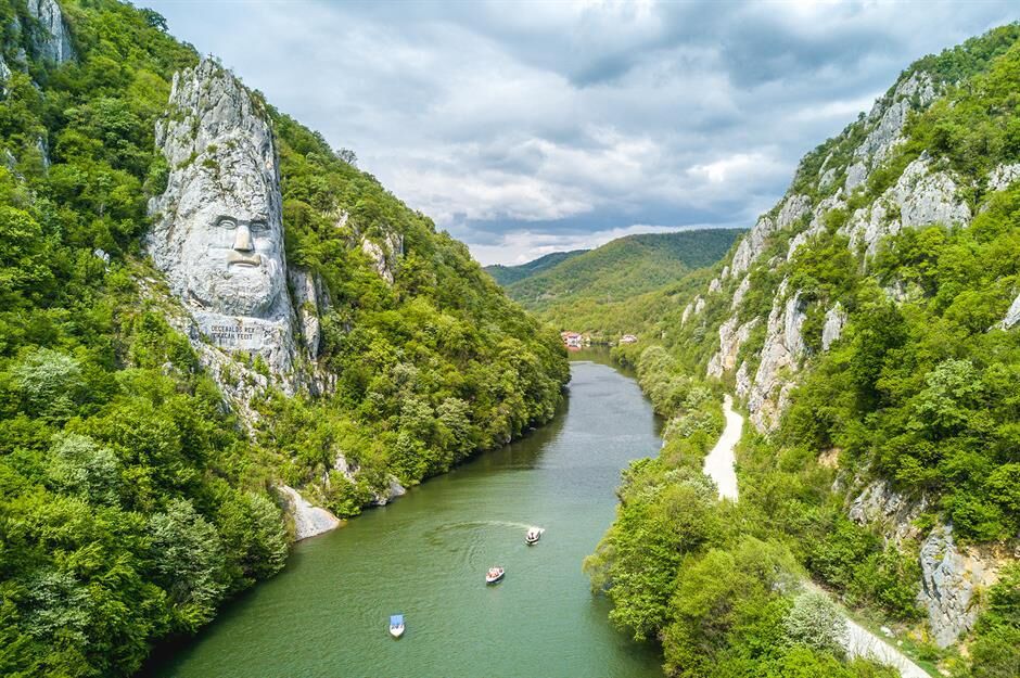 Tác phẩm điêu khắc đá Decebalus, Orsova, Romania