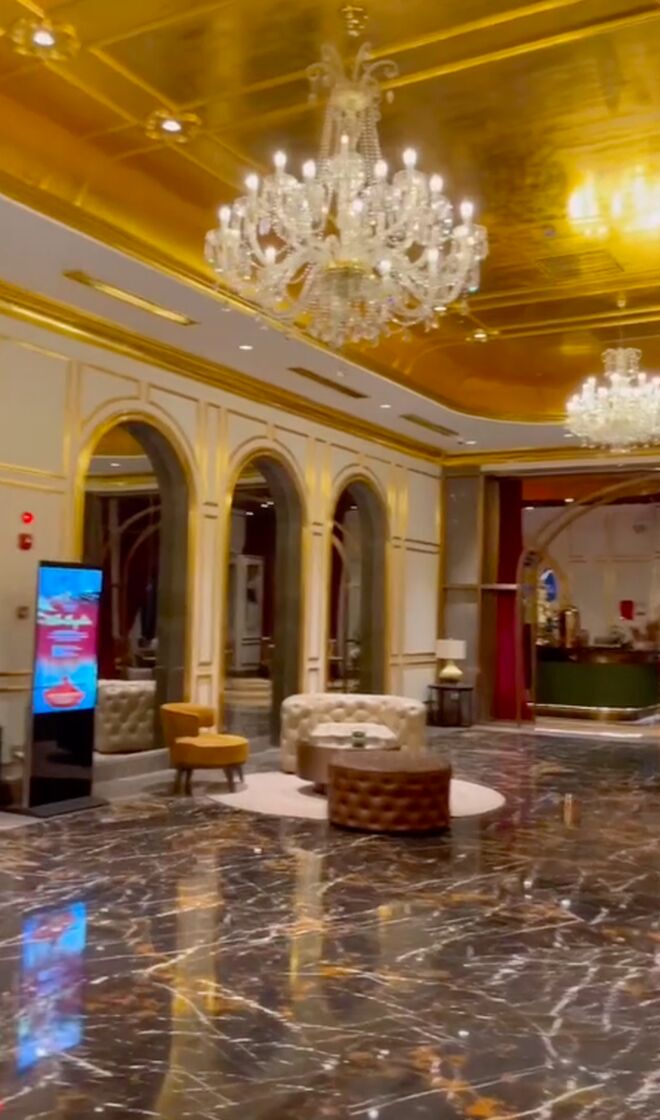 Tiệc sinh nhật ngập mùi tiền của Chao - rich kid 2k3: Tổ chức trong khách sạn dát vàng, tới đồ ăn cũng dát vàng luôn - Ảnh 3.