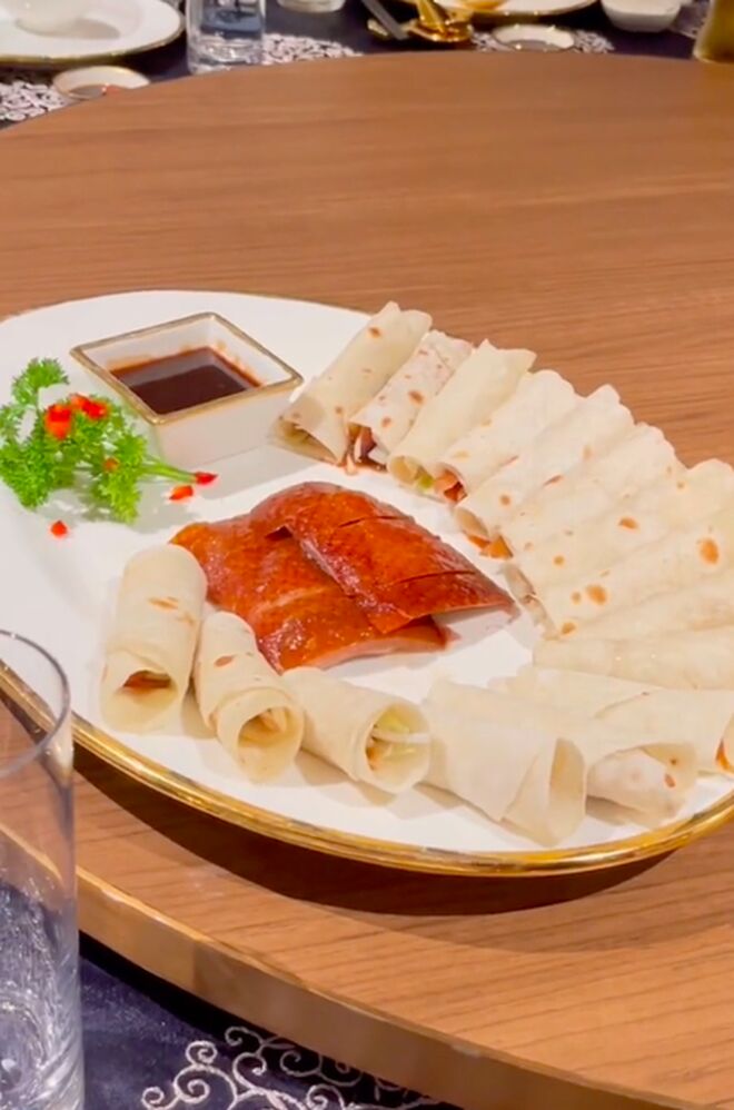 Tiệc sinh nhật ngập mùi tiền của Chao - rich kid 2k3: Tổ chức trong khách sạn dát vàng, tới đồ ăn cũng dát vàng luôn - Ảnh 4.