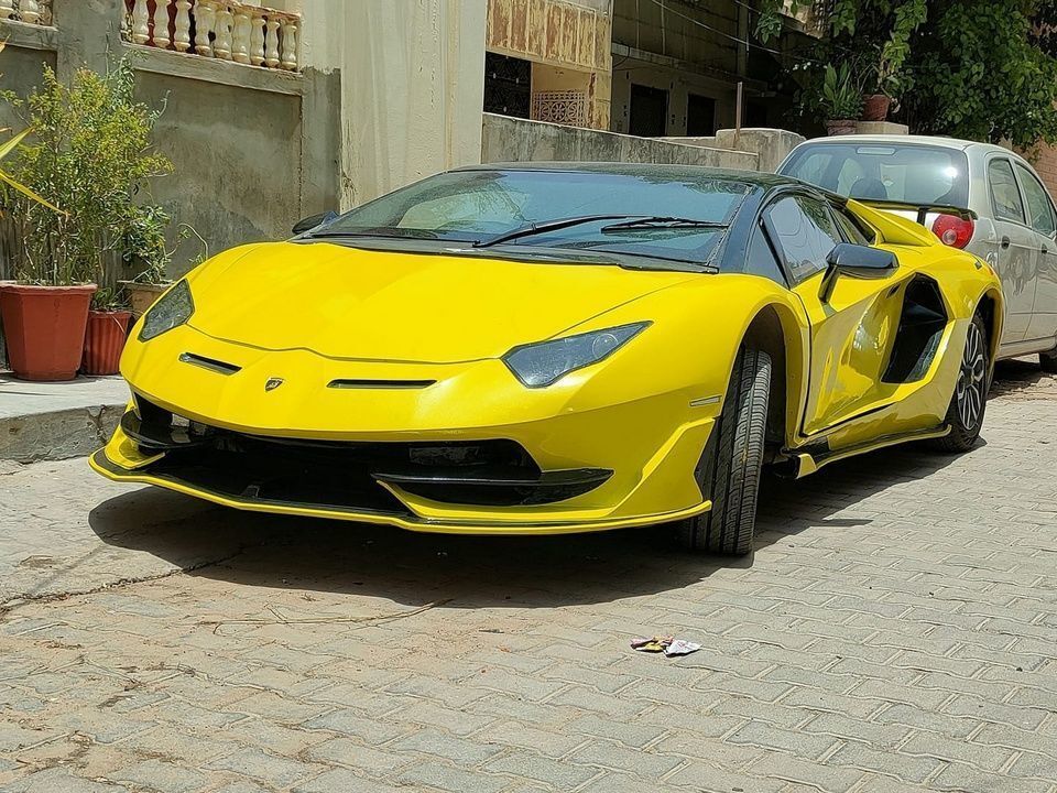 “Phù phép” Honda Civic đời cũ thành siêu xe Lamborghini Aventador SVJ