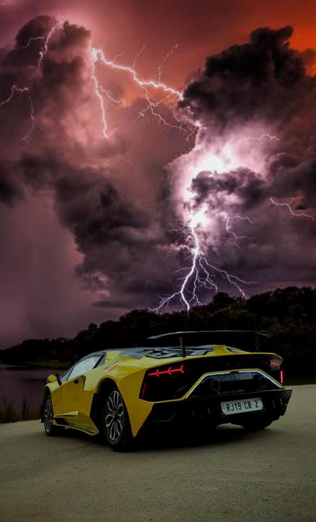“Phù phép” Honda Civic đời cũ thành siêu xe Lamborghini Aventador SVJ-7