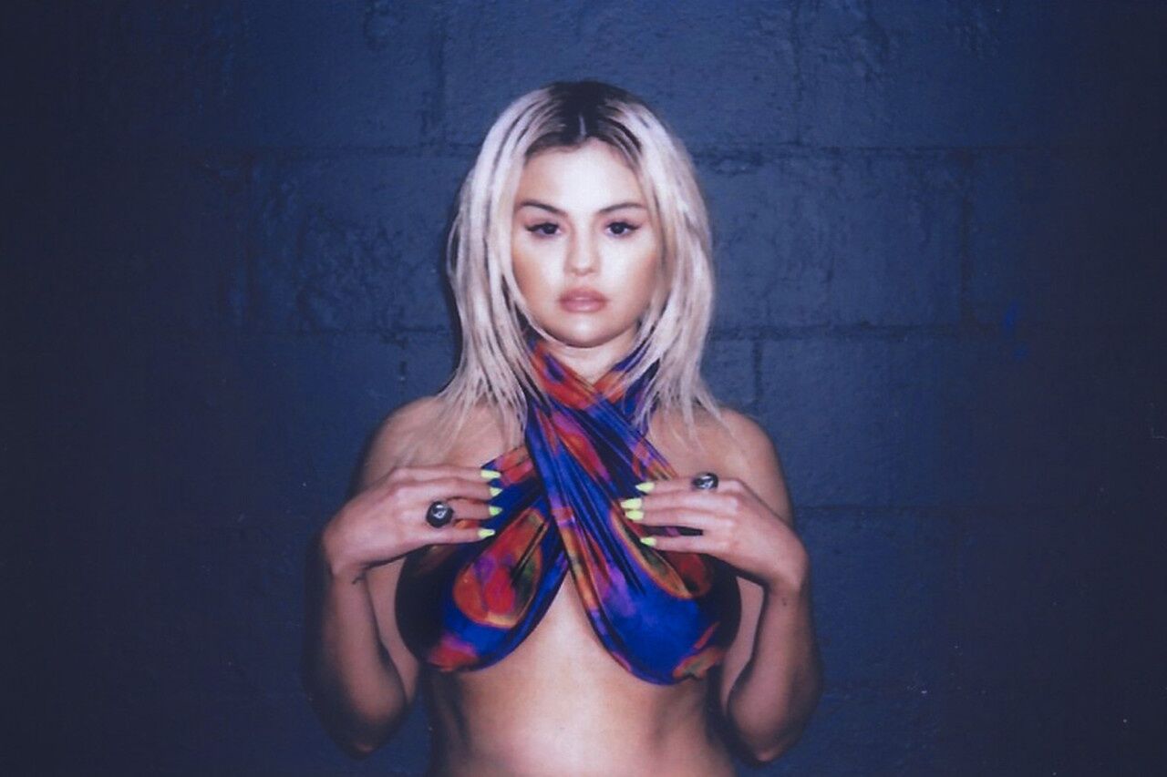 Sắc tím chủ đạo trong BST bikini do Selena Gomez thiết kế-5