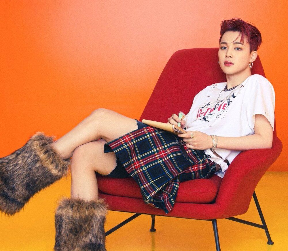 Những nam thần K-pop tự tin khoe cá tính khi mặc váy-7