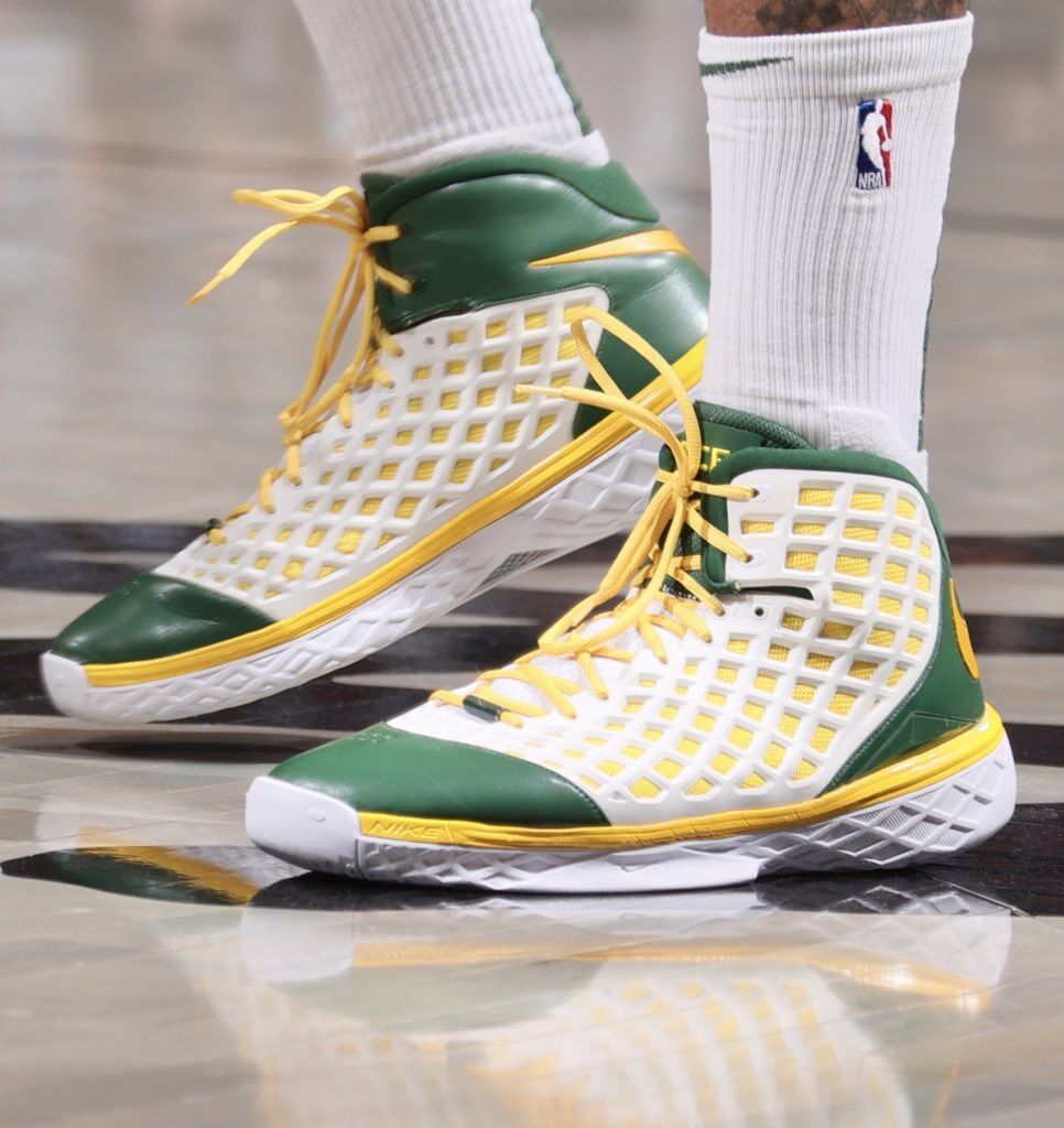 PJ Tucker - “Ông vua sneaker” trong giới NBA - P2-10