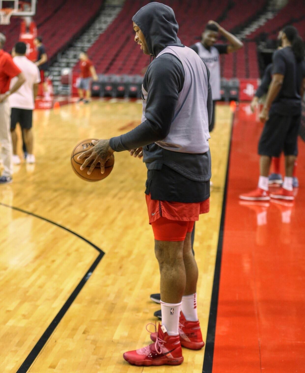 PJ Tucker - “Ông vua sneaker” trong giới NBA - P2-6