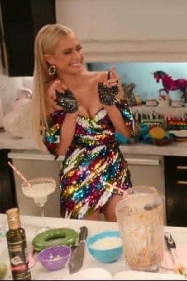 Paris Hilton xuất hiện “lấp lánh” trong bộ váy của NTK Chung Thanh Phong-5