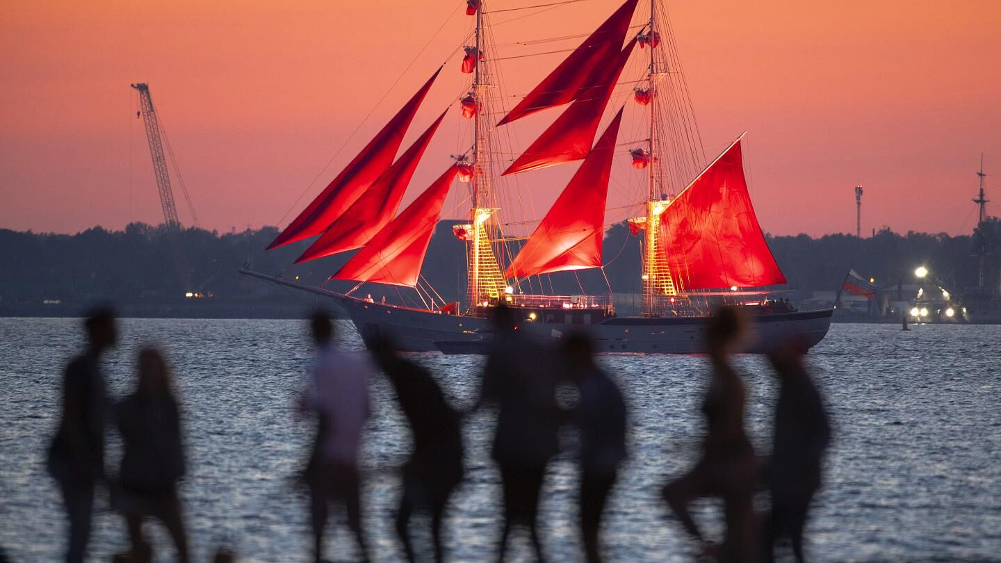 Ngoài EURO 2020, hãy đến Saint Peterburg hòa mình vào lễ hội Cánh buồm đỏ thắm - 2