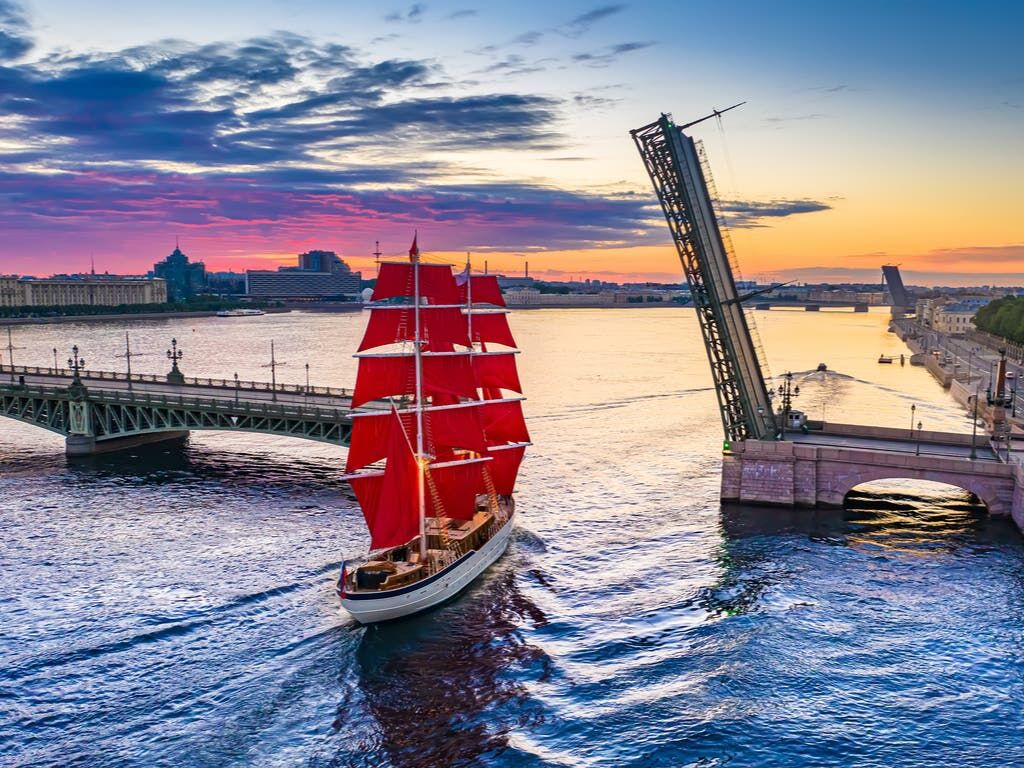 Ngoài EURO 2020, hãy đến Saint Peterburg hòa mình vào lễ hội Cánh buồm đỏ thắm - 3
