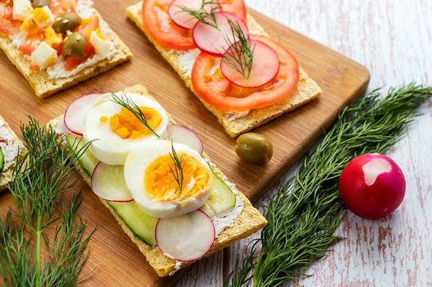 Đừng ngại thêm nhiều rau củ cho món sandwich giảm cân
