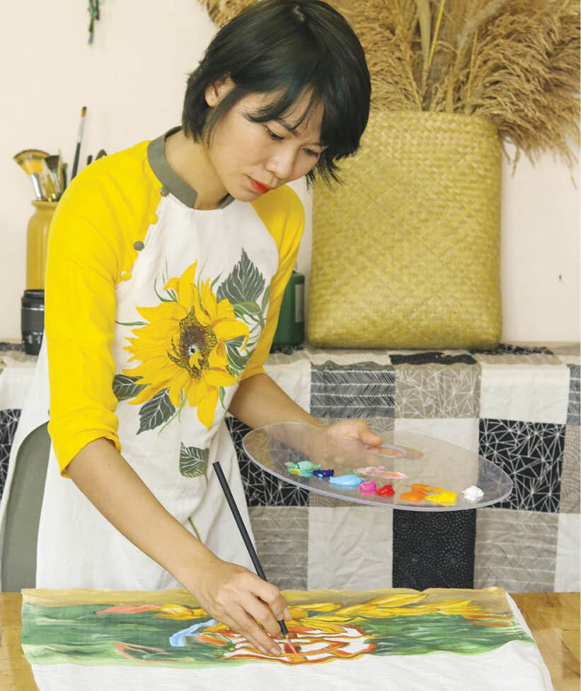 Đưa di sản, phong cảnh Huế lên áo dài - 1