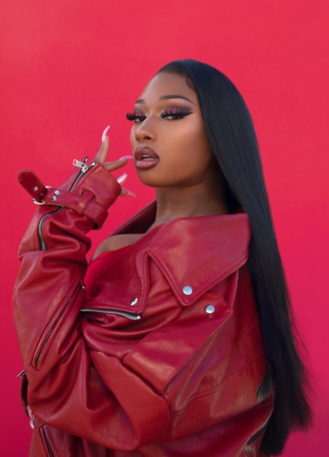 Megan Thee Stallion hợp tác Revlon ra mắt bộ trang điểm phiên bản giới hạn