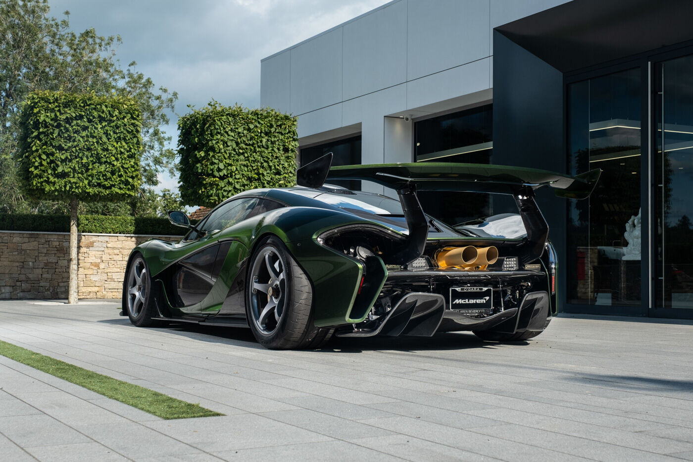 Siêu xe McLaren P1 trở nên “hầm hố” với gói độ xe từ Lanzante-2
