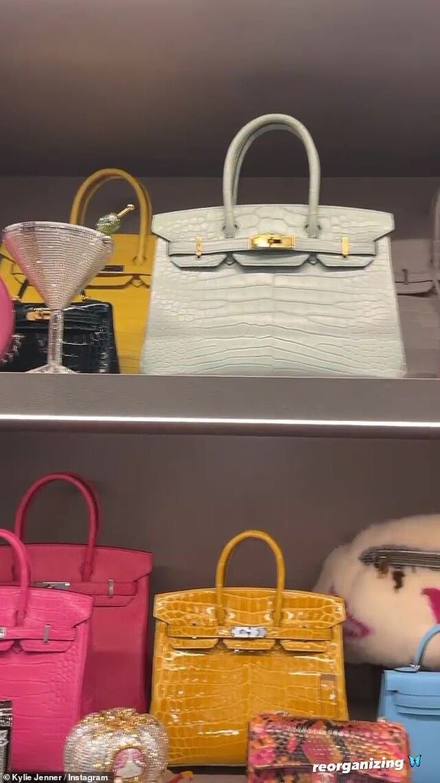 Chiêm ngưỡng tủ đồ hiệu triệu đô của Kylie Jenner-5