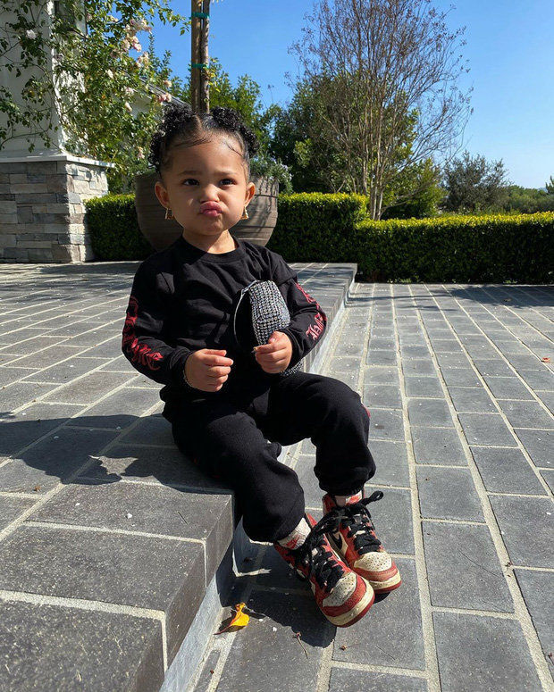 Thời trang chuẩn rich kid của con gái Kylie Jenner-4