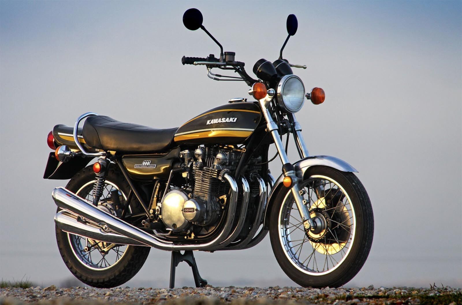 Kawasaki Z900RS SE 2022 lộ diện với màu sơn mới