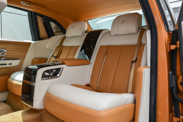 Rolls-Royce Phantom VIII Privacy Suite -6