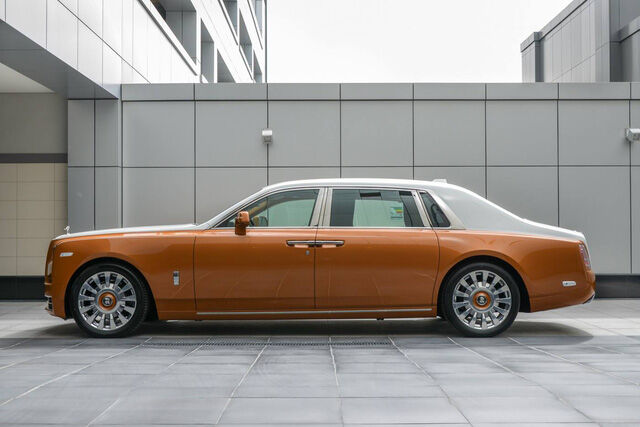Rolls-Royce Phantom VIII Privacy Suite
