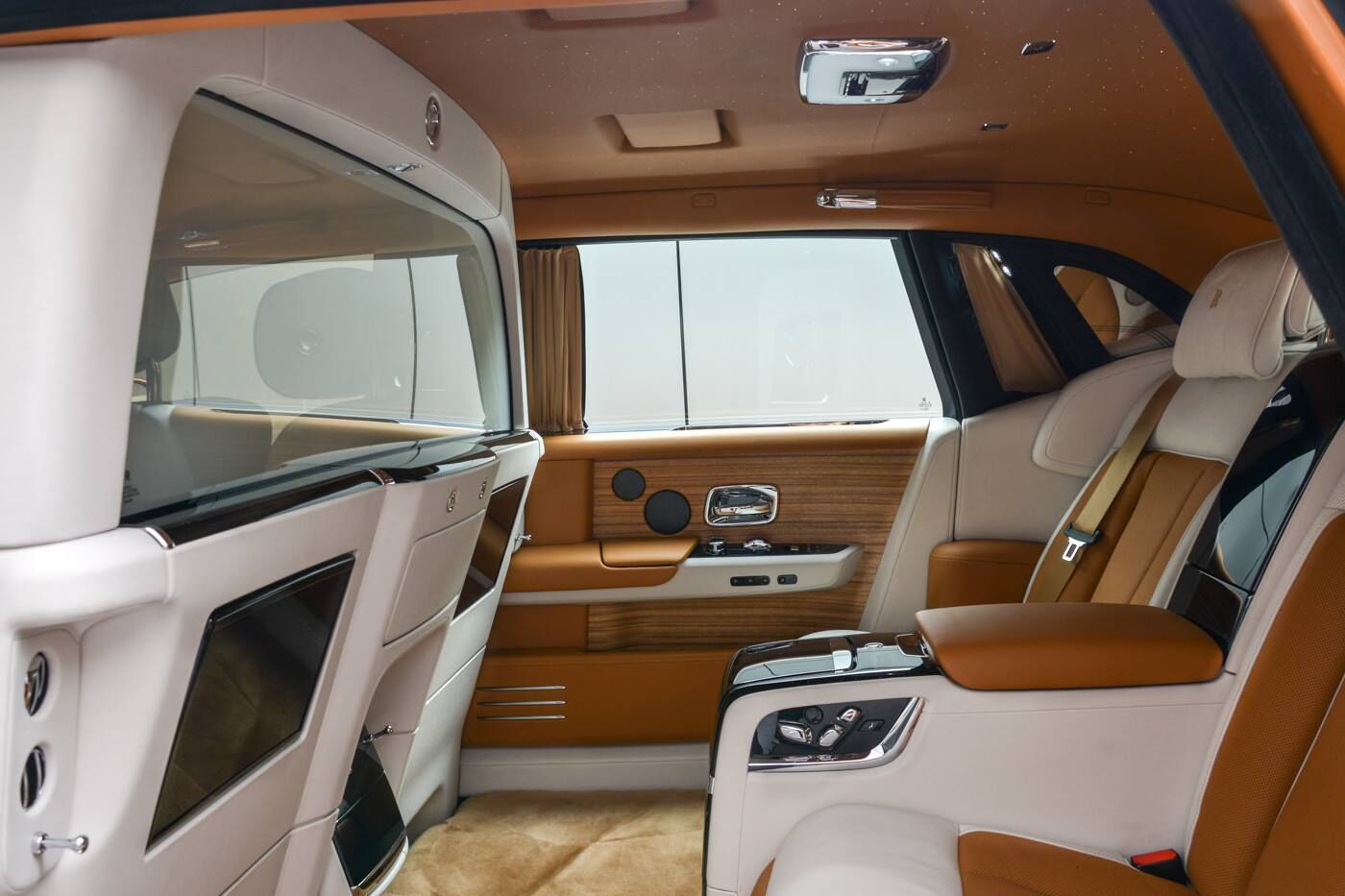 Rolls-Royce Phantom VIII Privacy Suite -4