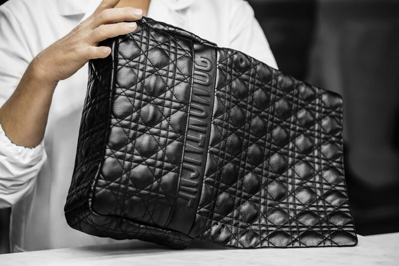 Dior Caro - Chiếc túi của quý cô hiện đại-3