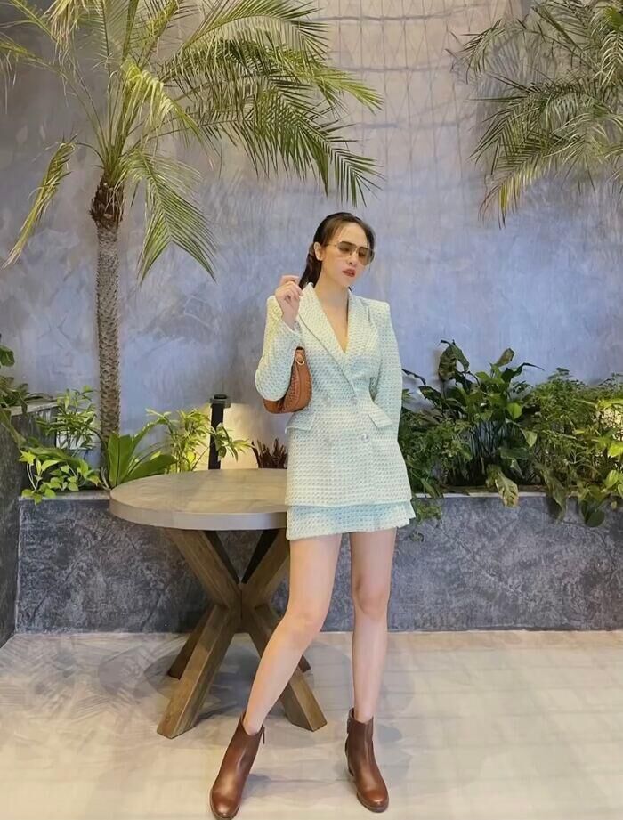 Đàm Thu Trang “bắt trend” lên đồ liên tục 9 bộ, biến hình trước siêu xe 14 tỷ-5