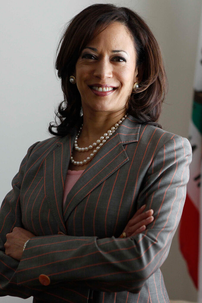 Phó tổng thống Mỹ Kamala Harris chuộng trang sức ngọc trai-3