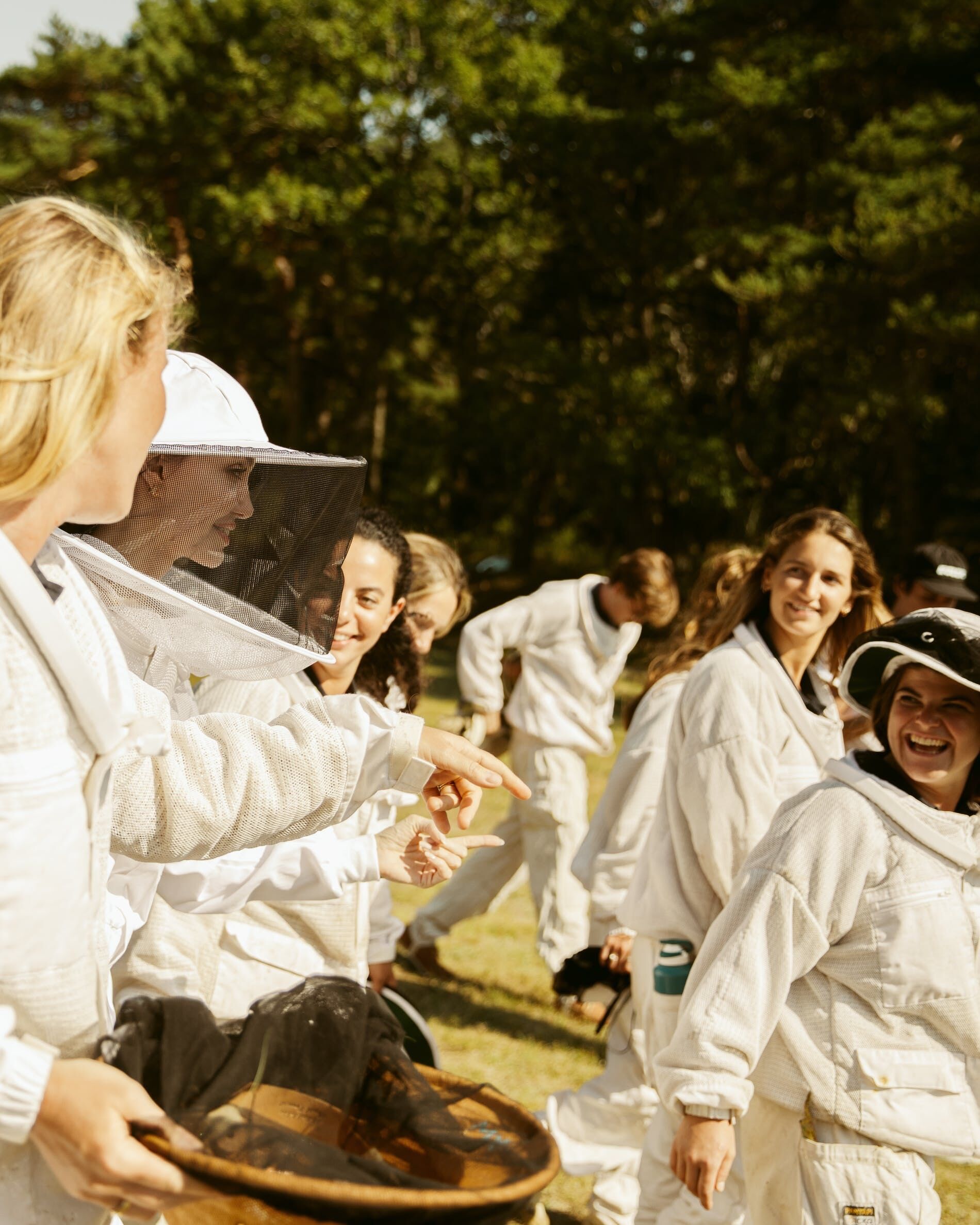 Women for Bees - Sự góp mặt của Angelina Jolie, Guerlain, Unesco và OFA
