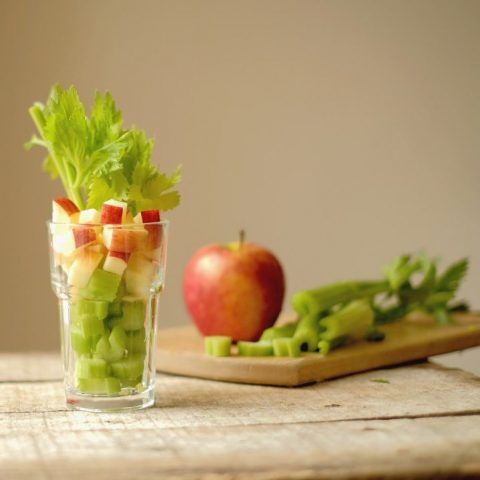 cần tây và táo