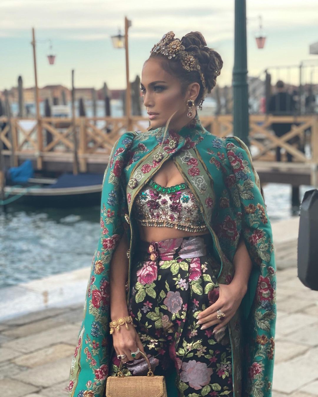 Jennifer Lopez lộng lẫy như nữ hoàng tại show Dolce & Gabbana Alta Moda-2