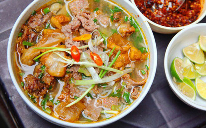 Cuối tuần, trổ tài vào bếp với món phở bò sốt vang ngon chuẩn vị