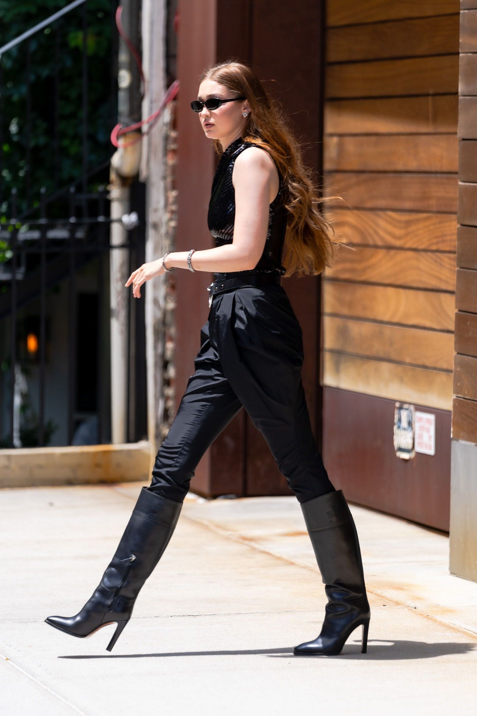 Phong cách thời trang trendy của Gigi Hadid khi làm mẹ-6