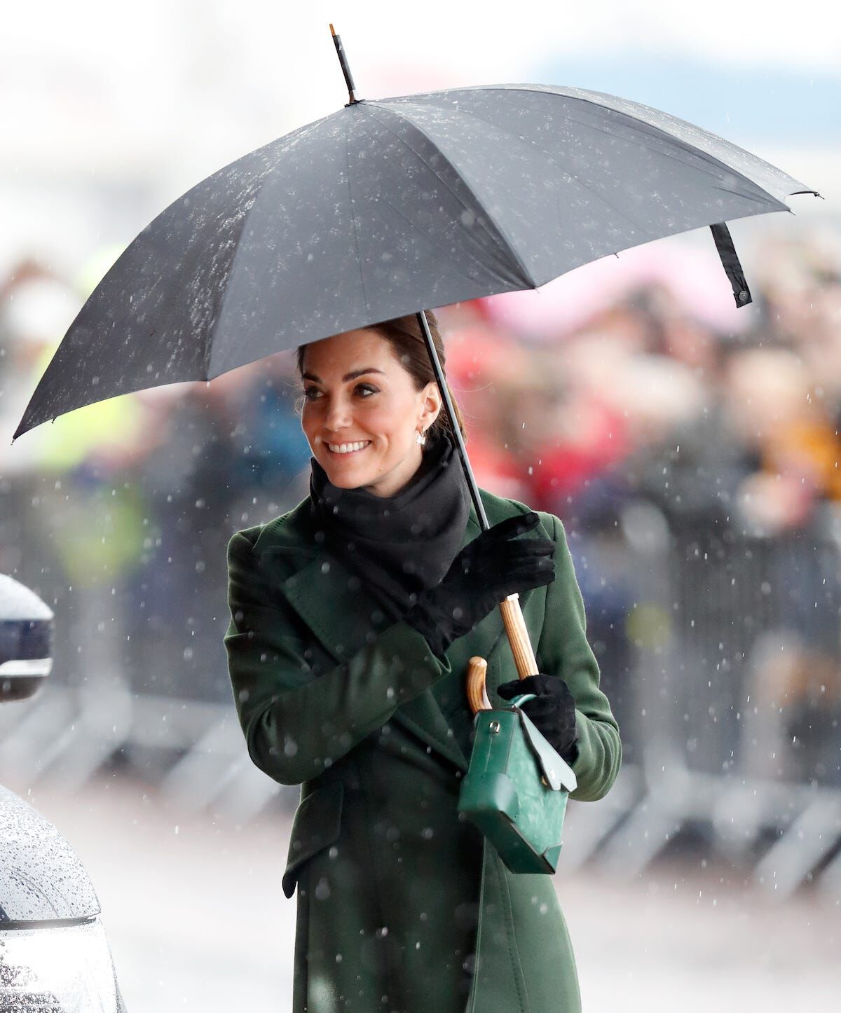 Không thích khoe của nhưng Kate Middleton có 11 bộ váy áo đắt sang chấn, bộ cuối giá bằng... căn chung cư - Ảnh 4.