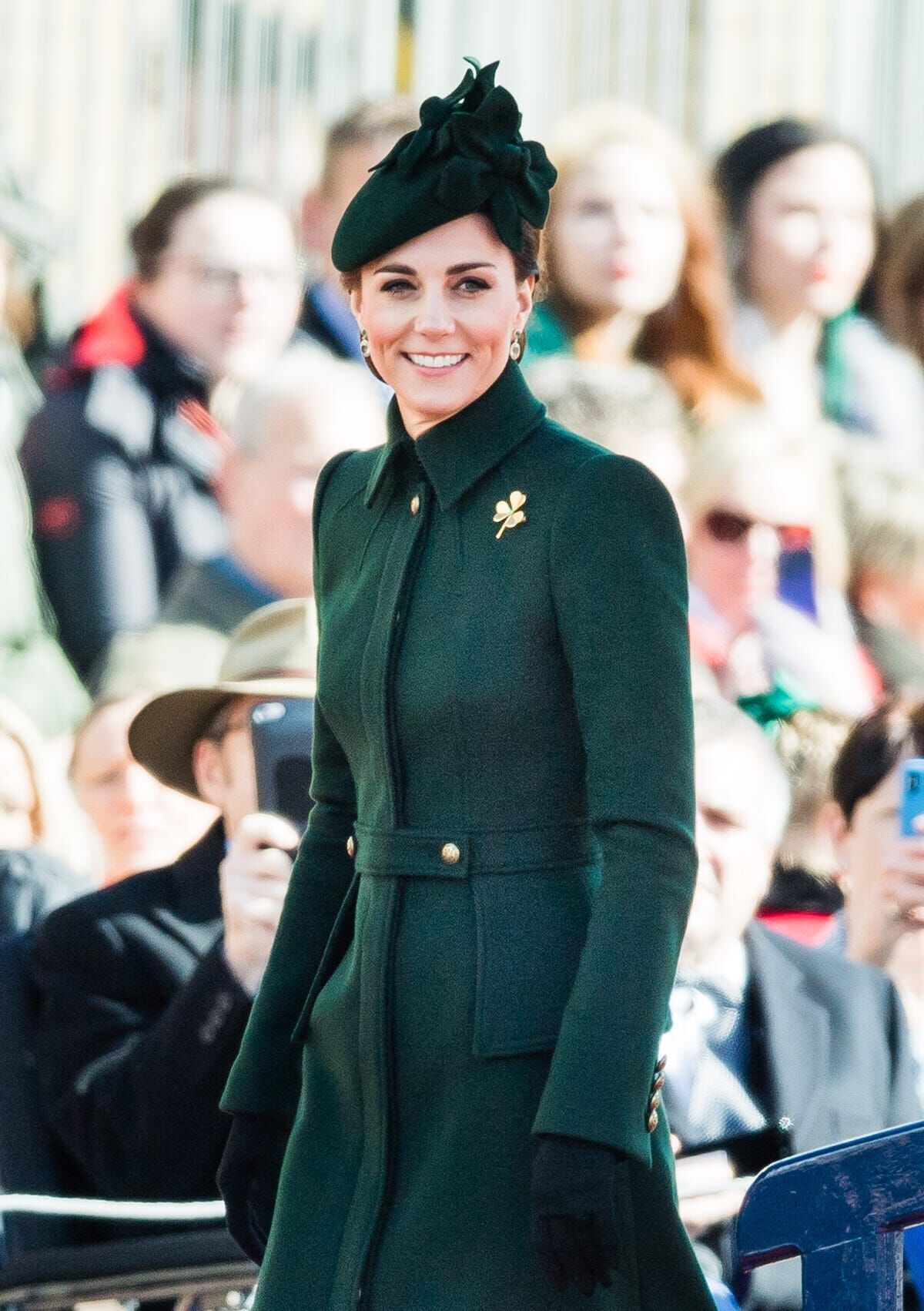 Không thích khoe của nhưng Kate Middleton có 11 bộ váy áo đắt sang chấn, bộ cuối giá bằng... căn chung cư - Ảnh 6.