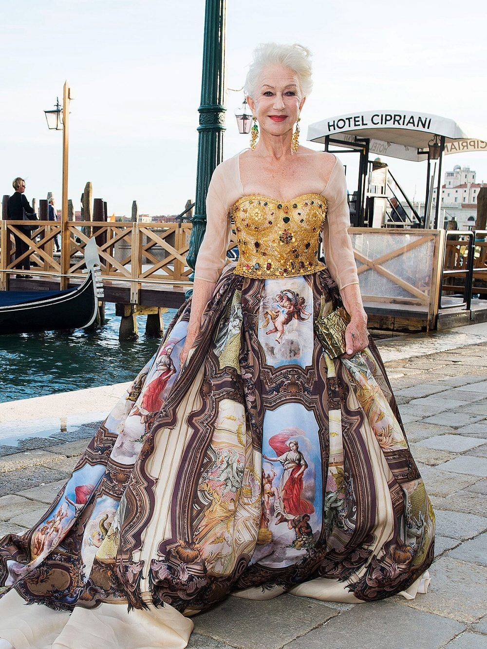 Các siêu sao lộng lẫy tham dự show thời trang cao cấp Dolce & Gabbana Alta Moda 2021-4
