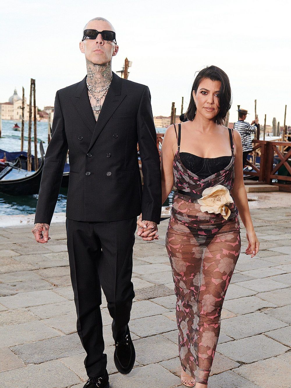 Các siêu sao lộng lẫy tham dự show thời trang cao cấp Dolce & Gabbana Alta Moda 2021-10