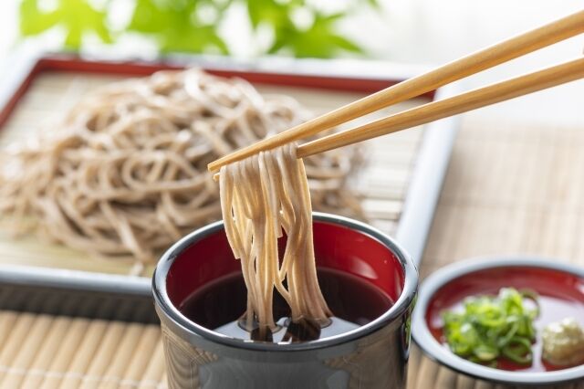 Vì sao người Nhật nổi tiếng tao nhã lại thích húp xì xụp thành tiếng khi ăn mì?-5